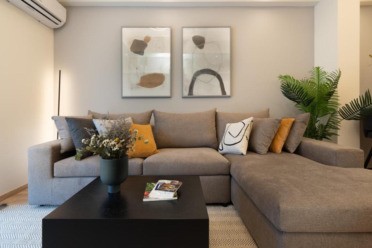 Newly Renovated 2 Bedroom Apartment, 5Min To Metro 아테네 외부 사진