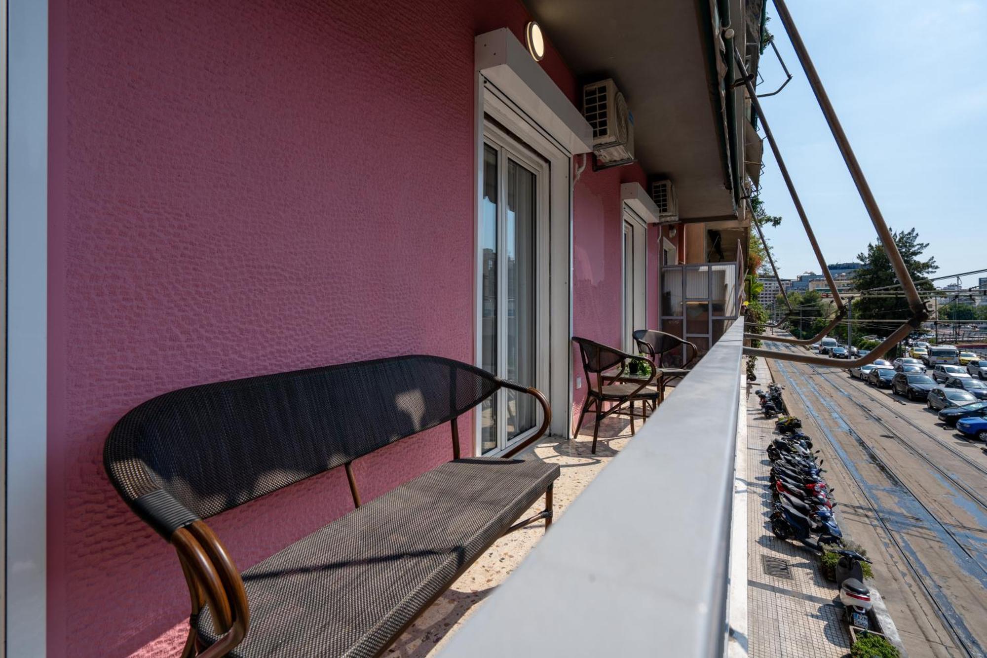 Newly Renovated 2 Bedroom Apartment, 5Min To Metro 아테네 외부 사진
