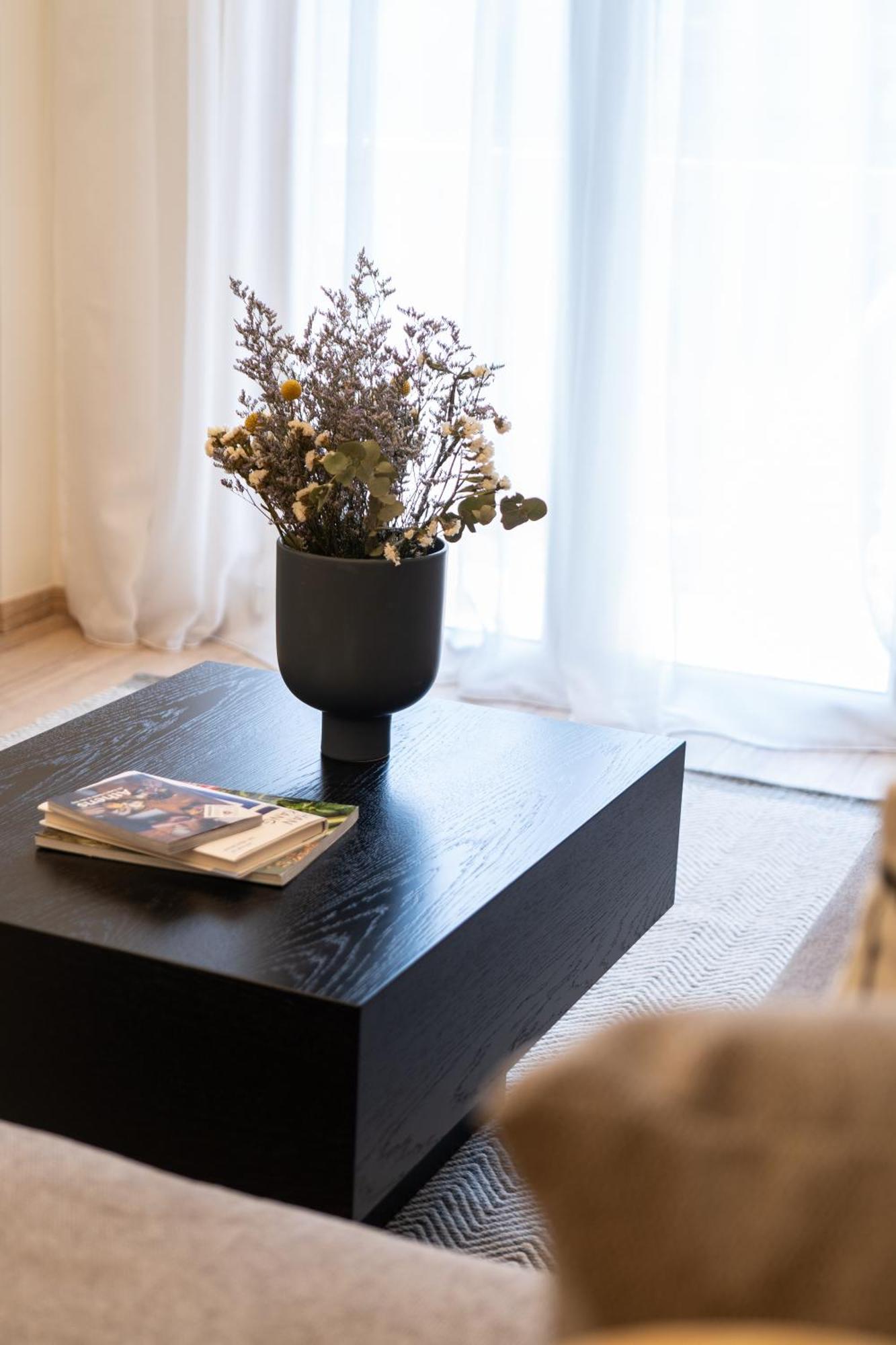 Newly Renovated 2 Bedroom Apartment, 5Min To Metro 아테네 외부 사진